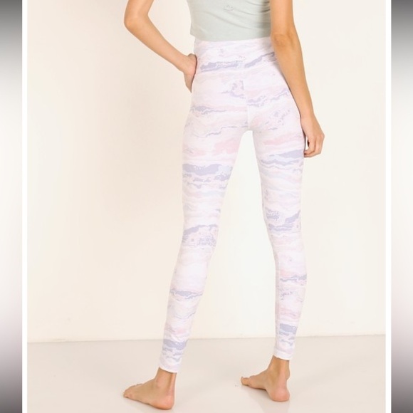 Beyond Yoga
Olympus High Waisted Midi Legging Pastel Waves - Picture 3 of 9